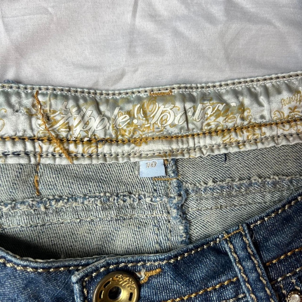 Apple Bottom Low Rise Gold Embroidered Pocket Jeans - Picture 4 of 8
